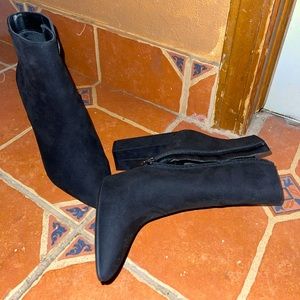 Black JustFab heeled booties